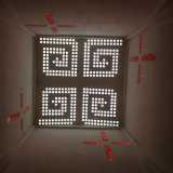 Ci� che ci fa trattenere il fiato � la �drammatica� verticalit� dell�area centrale che sale restringendosi verso l�alto, lasciando cadere all�interno una pioggia di luce che entra sia dal lucernaio in sommit� che dalle traforazioni a forma di croce sui quattro lati della �tenda�